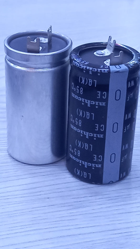 820uF 450V electrolytic capacitors with tab terminals from The Component Centre on a wooden surface