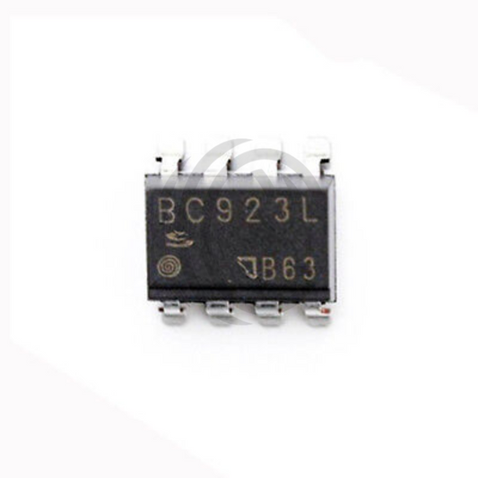 PC923L electronic component from The Component Centre with small black chip and metal pins