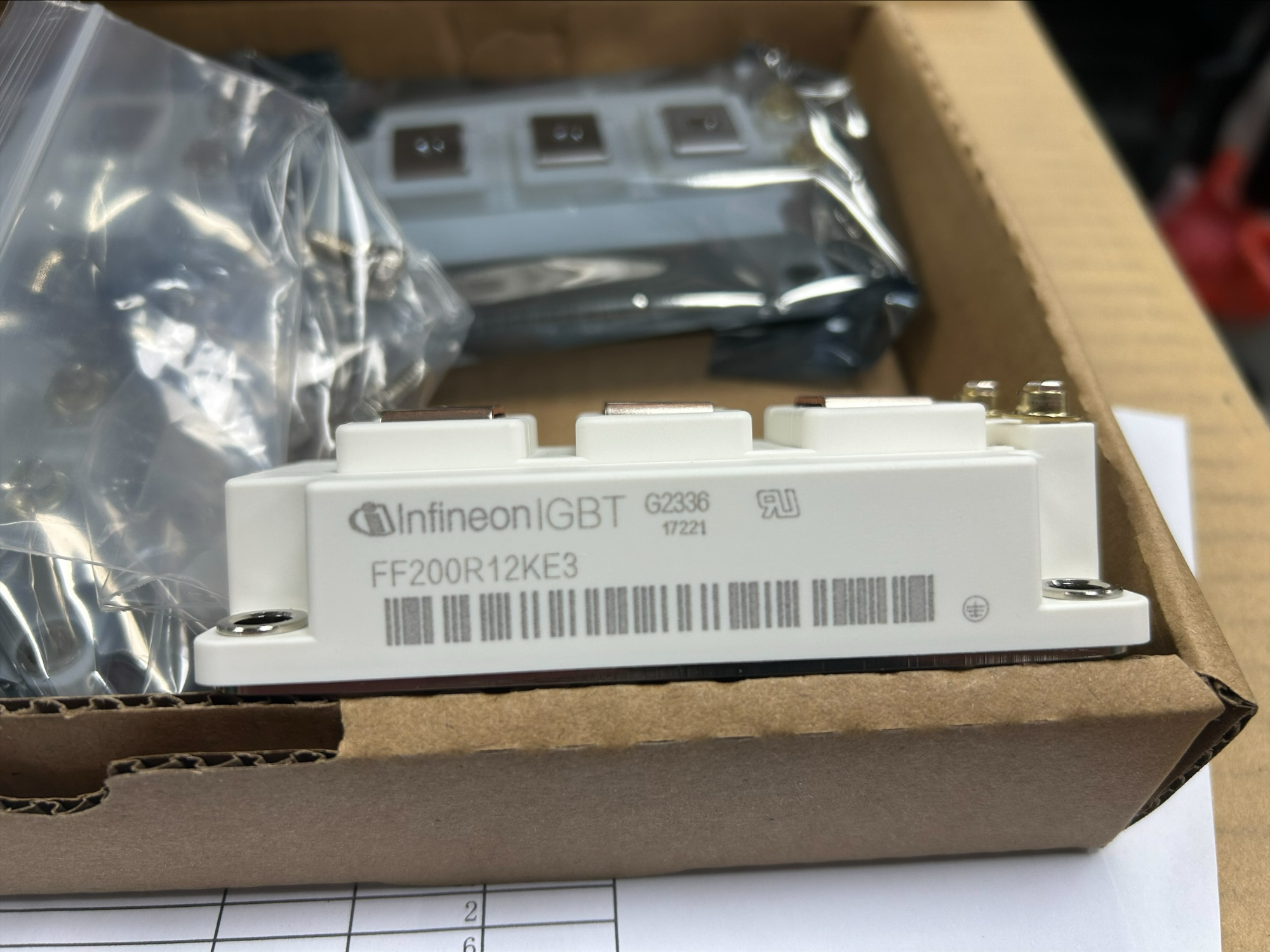 Infineon IGBT Module FF200R12KE3 in Packaging for Industrial Power Applications